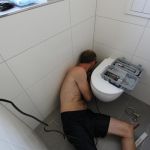 Da soll sie hin, die Klobürste.