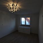 Die gewonnene Lampe hängt schonmal und leuchtet sogar.