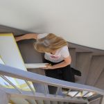 Der Treppenschutz wird entfernt