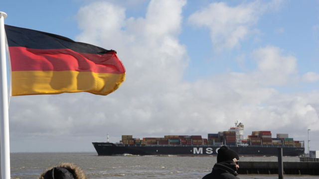 Frachter von Hamburg kommend