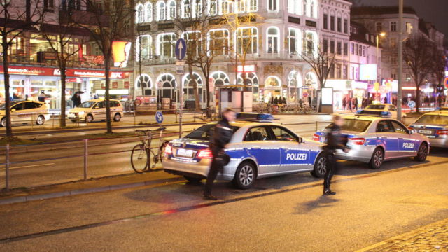 Auf der Reeperbahn nachts um halb Zehn